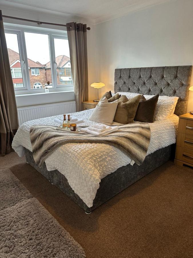 The Chorlton Retreat - Double Bedroom, Free Parking Манчестер Экстерьер фото
